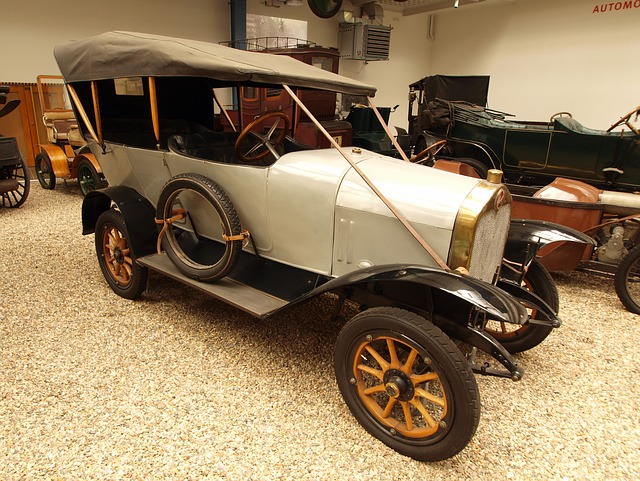 Historické vozidlo.jpg